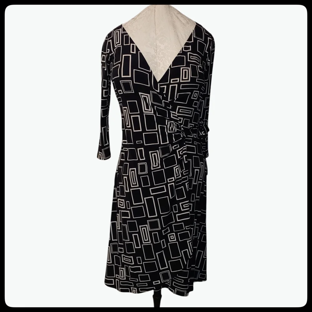 London Times Black and White Geometric Wrap Dress - Picture 4 of 5